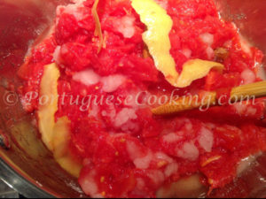 The beginning of tomato jam